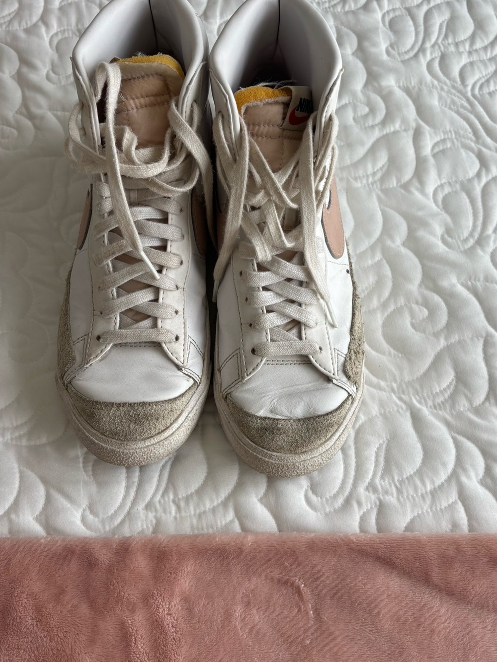 Women's White High-Top Blazers with Blush Swoosh - Picture 3 of 3